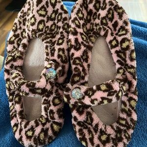 Ladies slippers-Miss Attitude -pink animal print.size: 9/10